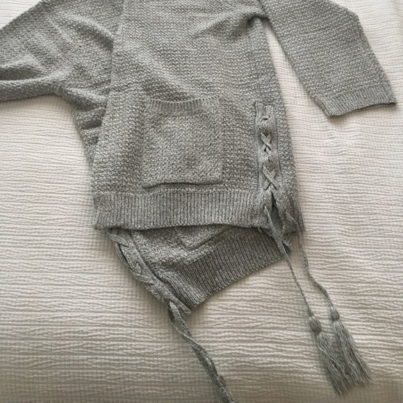 Cozy gray cardigan with lace up sides - Picture 2 of 8